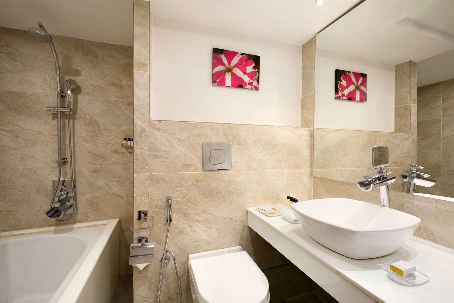 Ramada By Wyndham Dehradun Chakrata Road Ξενοδοχείο Εξωτερικό φωτογραφία